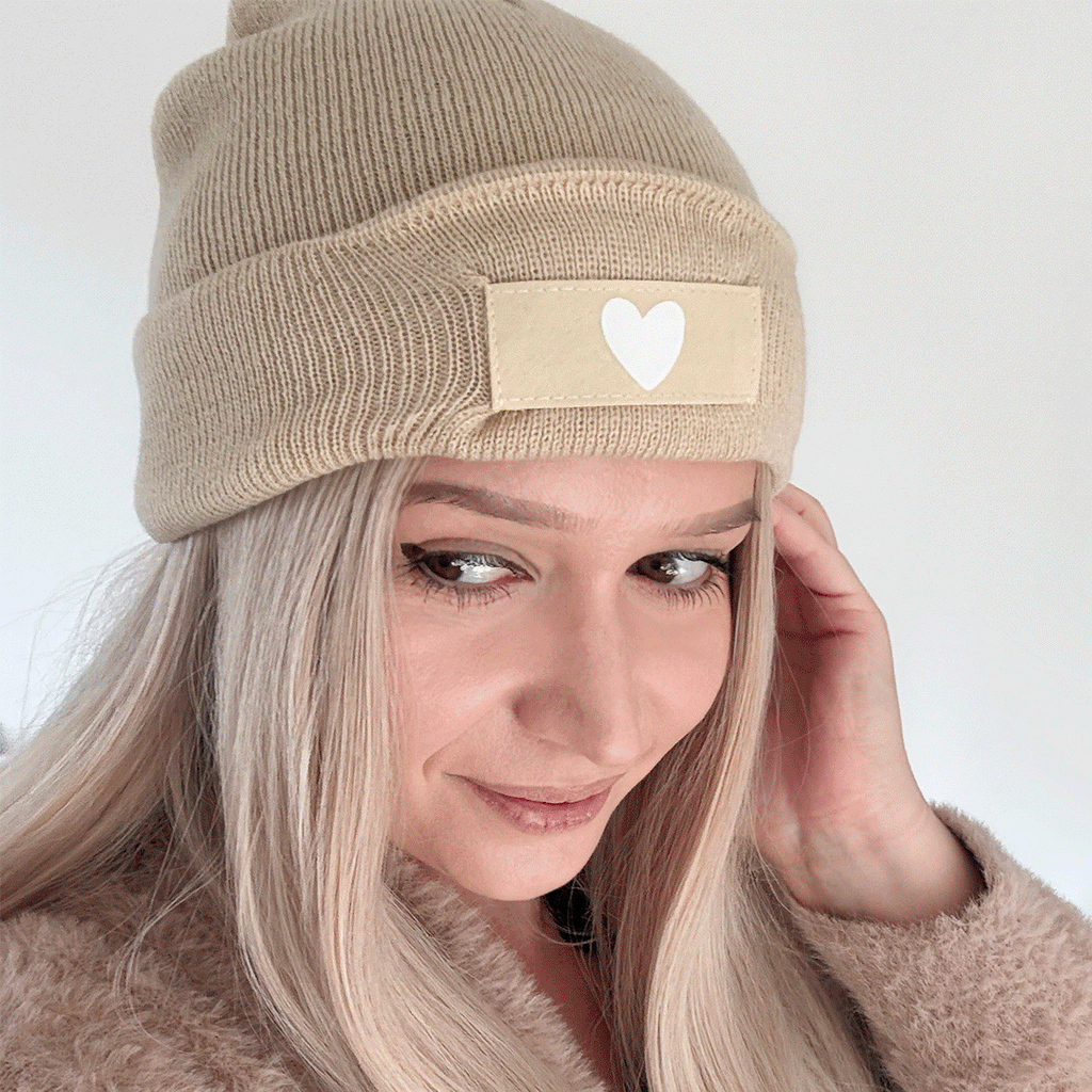 Beanie mit Herz Beige