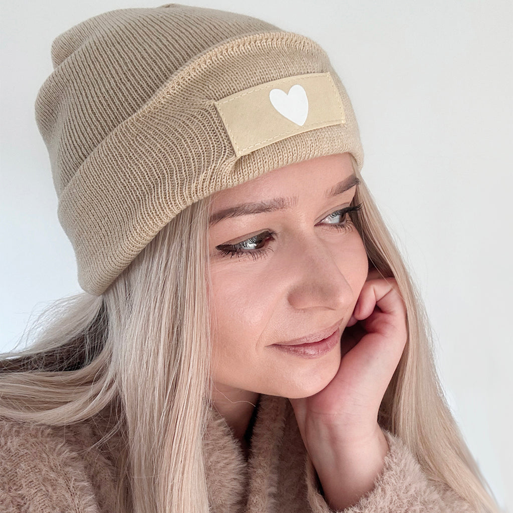 Beanie mit Herz Beige
