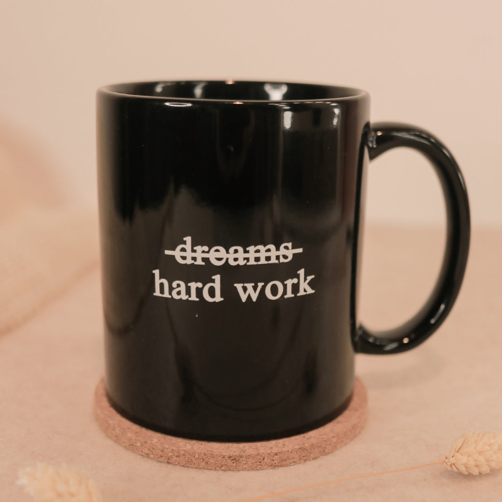Tasse Dreams / Hard Work in Schwarz