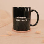 Tasse Dreams / Hard Work in Schwarz