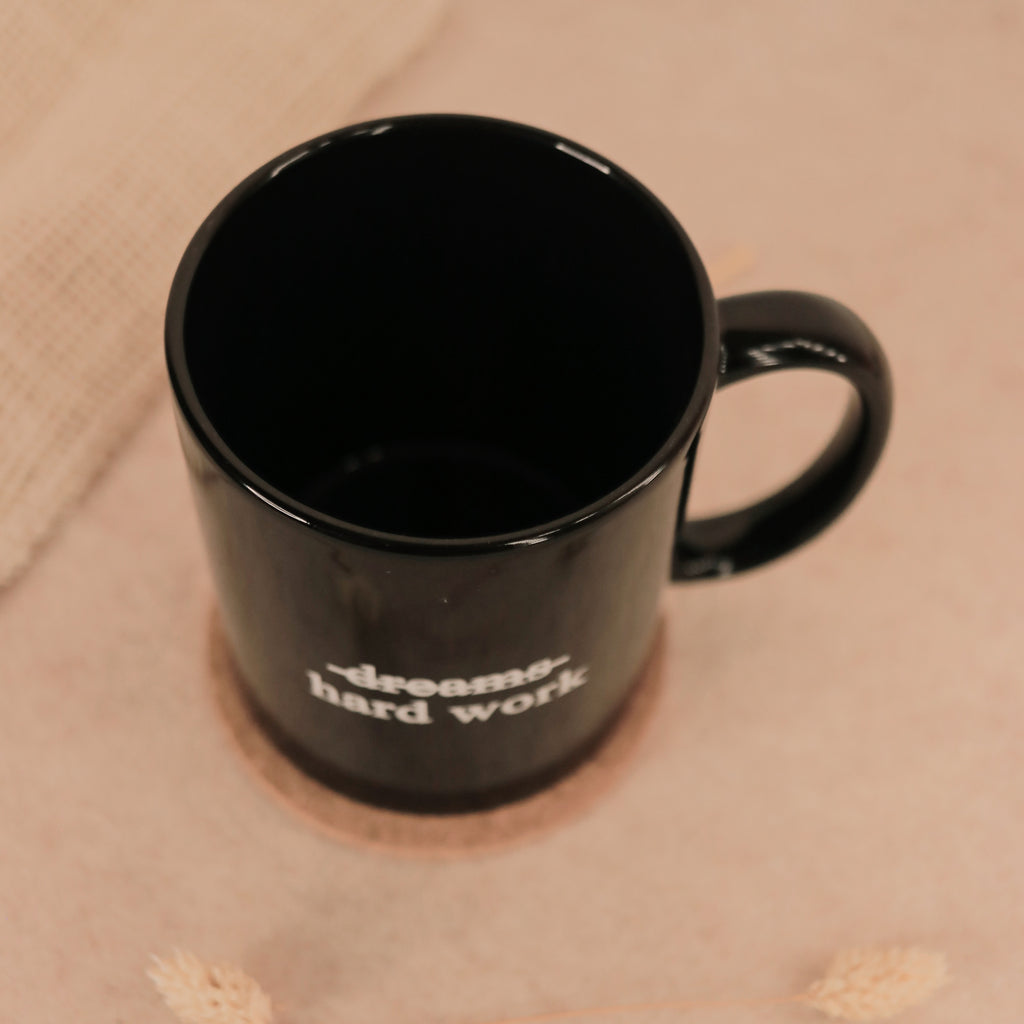 Tasse Dreams / Hard Work in Schwarz