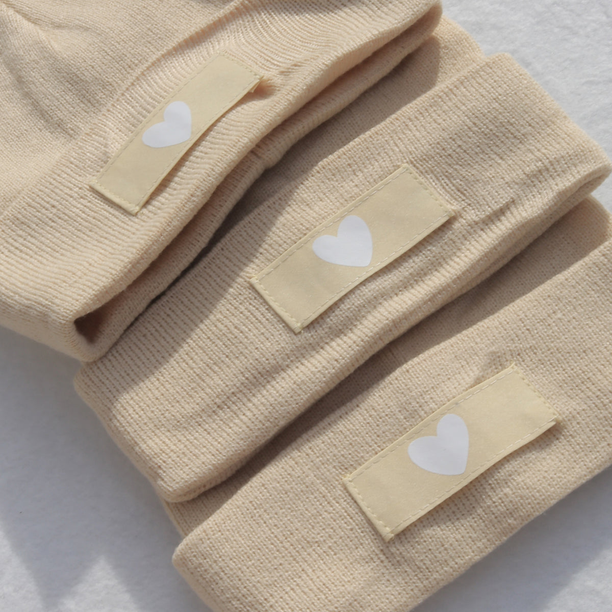 Beanie mit Herz Beige
